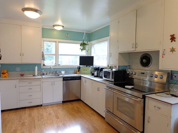 2nd image of 484 N Main St