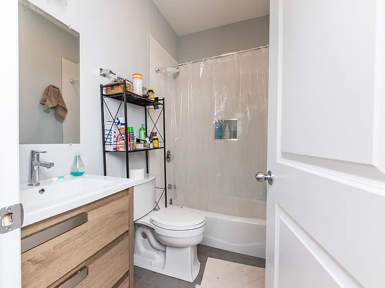 1133 W Addison St #3 — Photo 16