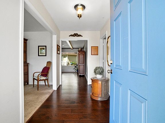 4th image of 218 Tree Trunk Dr