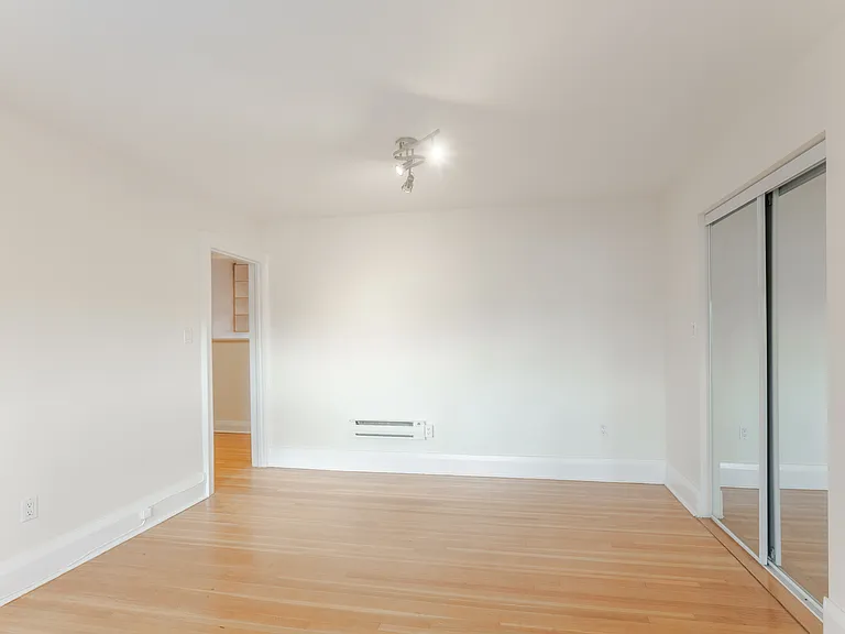 938 Avenue Rd #3 — Photo 42