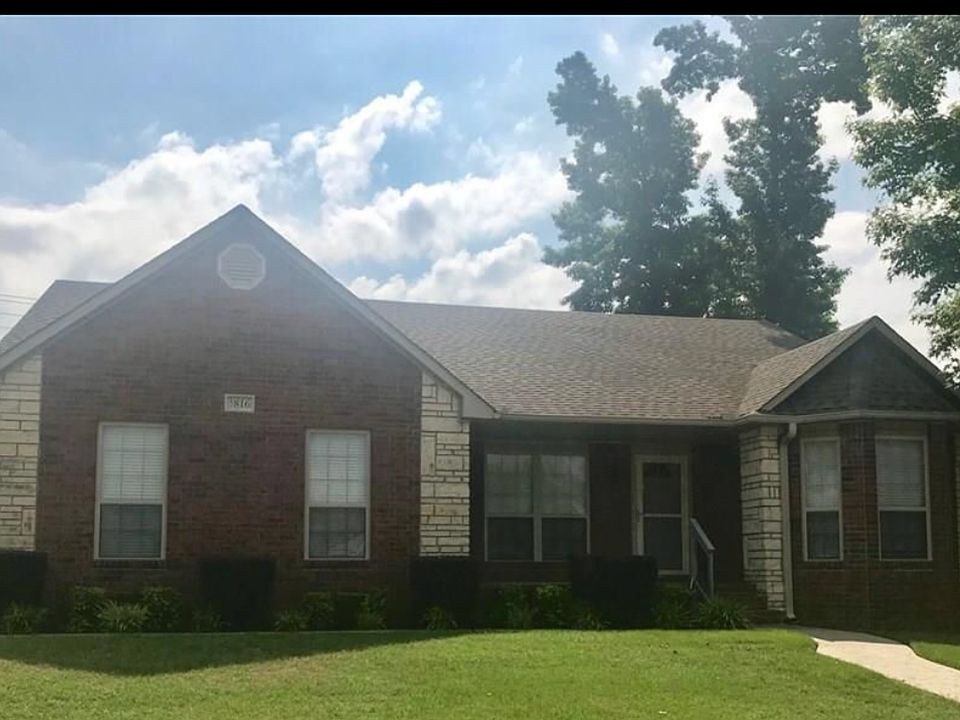 2nd image of 1816 Twin Oaks Dr