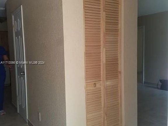 4th image of 2500 NE 193rd St Unit 2502