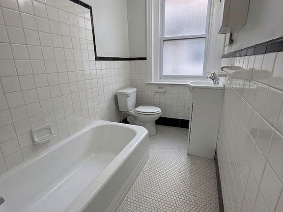 3rd image of 4314 Walnut St #3FR