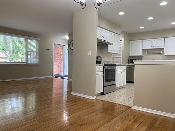 3rd image of 1736 N Walnut Ave