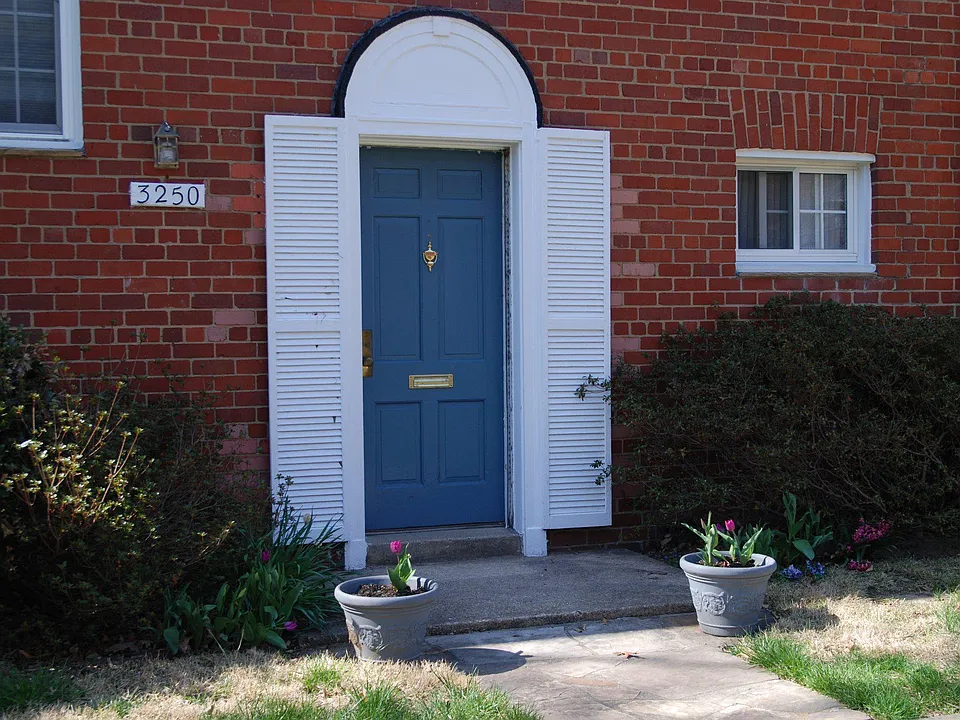 3250 Martha Custis Dr