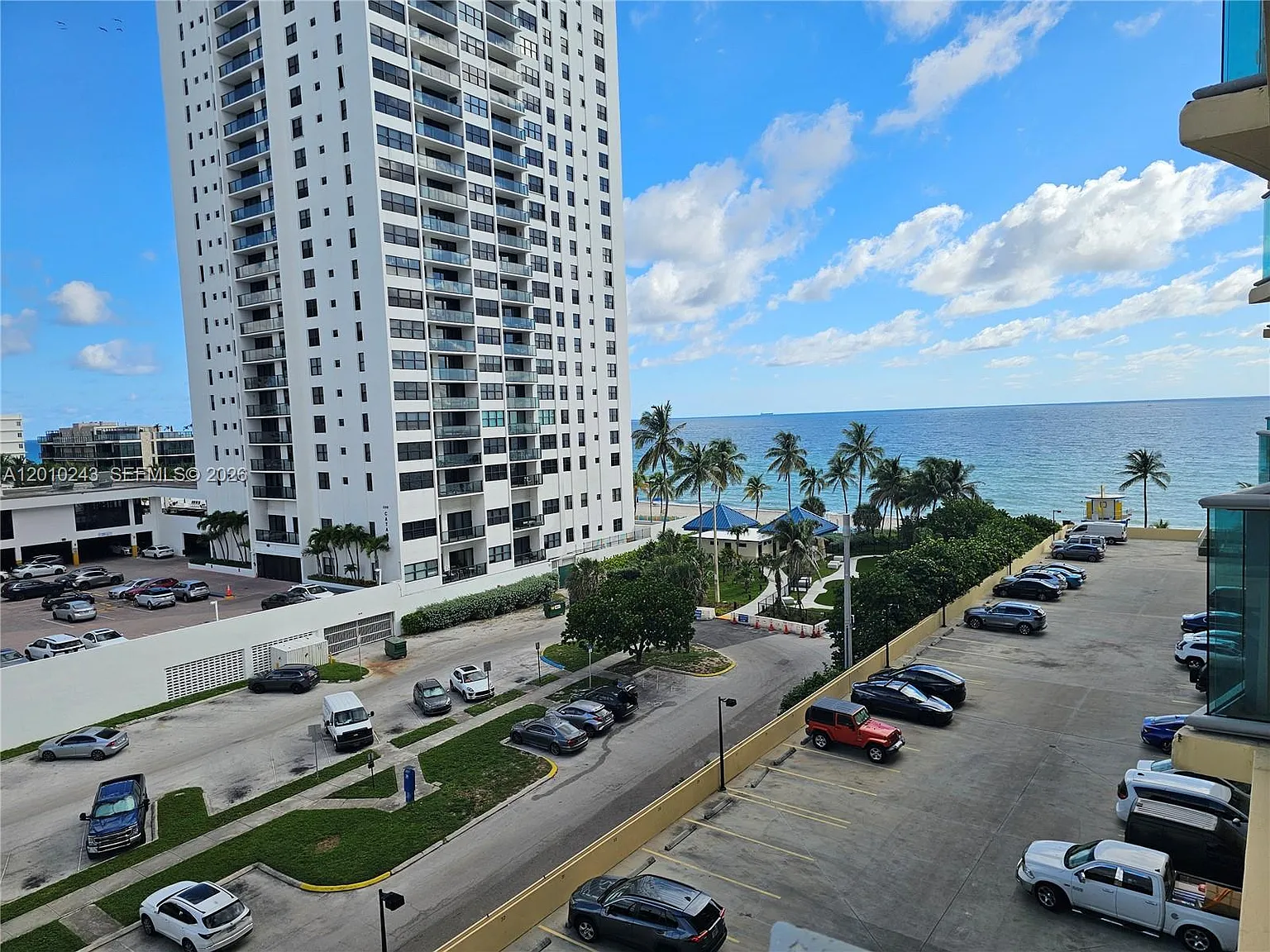 The Wave Condo — Photo 4