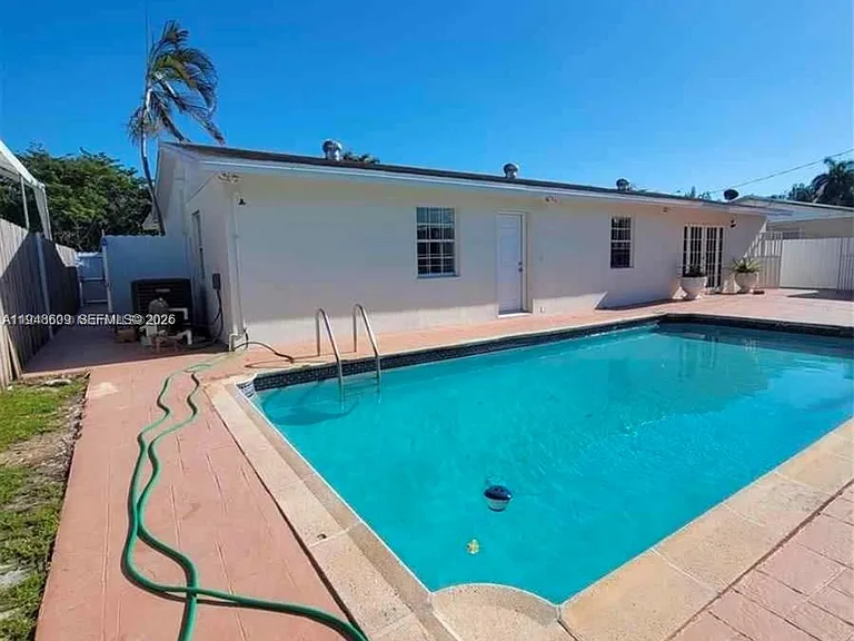 12305 SW 42nd St — Photo 11