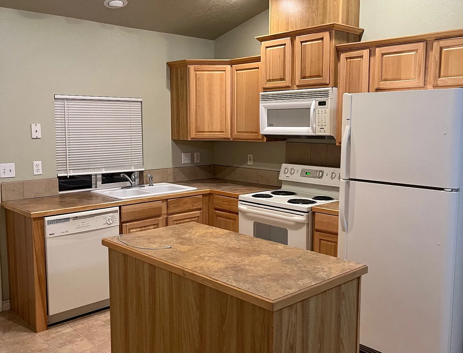2 bed, 1814 sqft, $1,800 — Photo 4