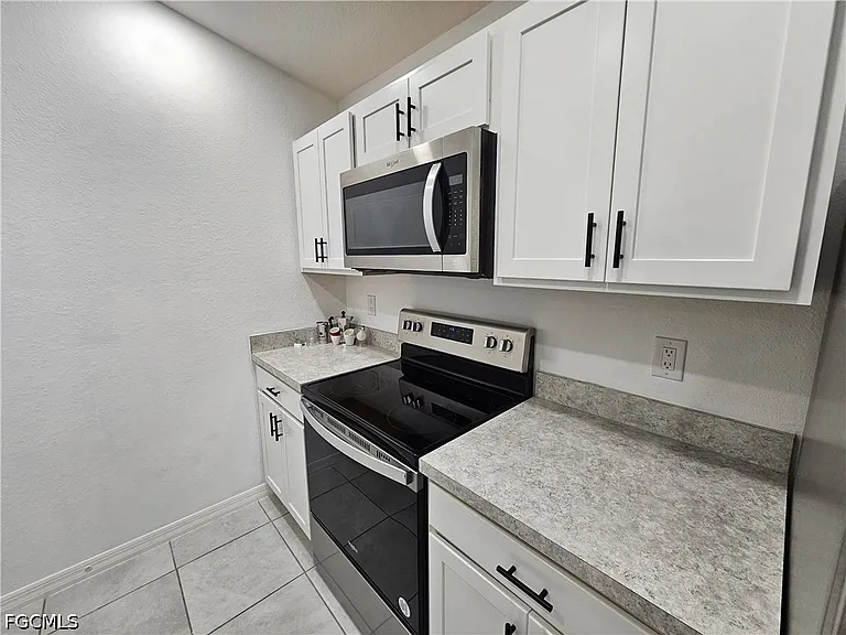 2523 NE 6th Pl — Photo 7