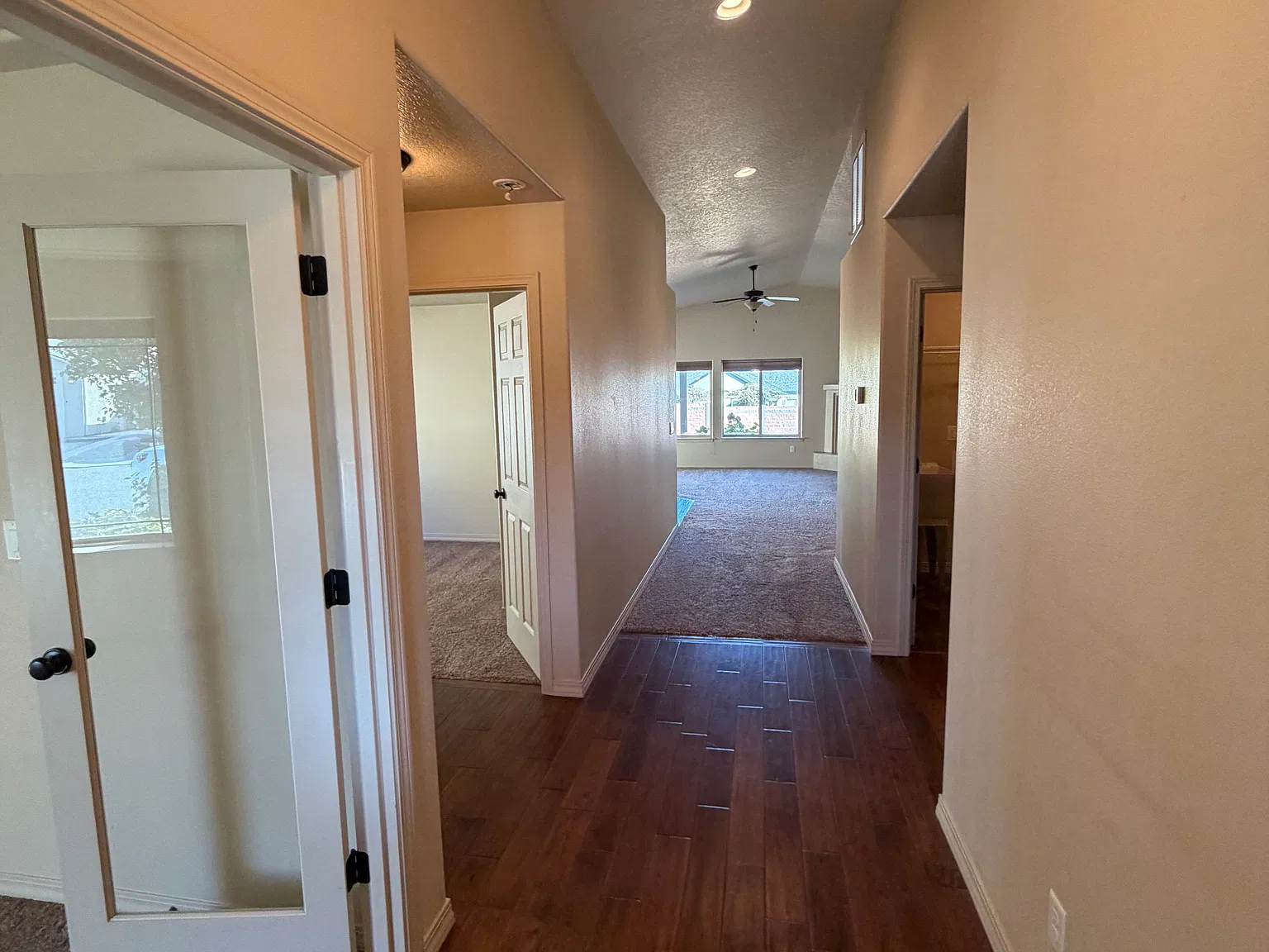 3 bed, 1695 sqft, $2,550 — Photo 4