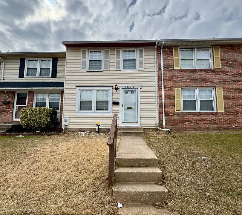 5371 King Arthur Cir
