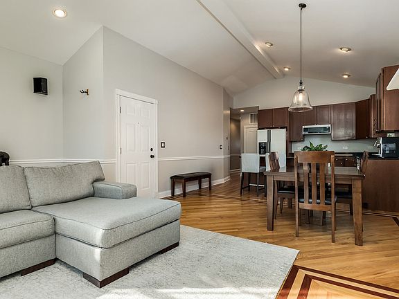 5th image of 3048 N Oakley Ave APT 3N