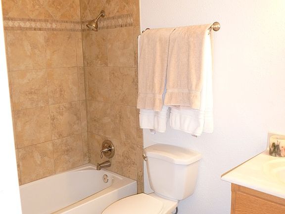 5th image of 6513 Martin Ct NE