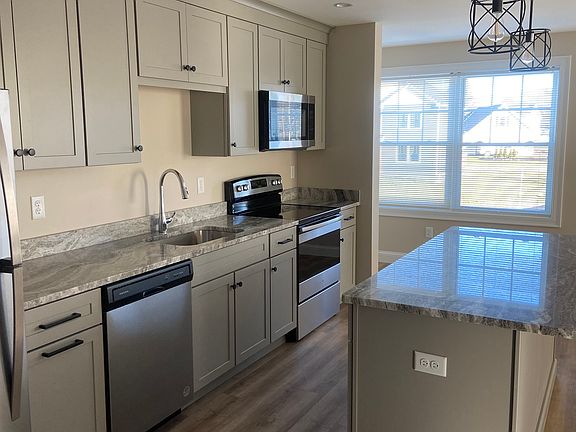 2nd image of 121 Elmaple Dr