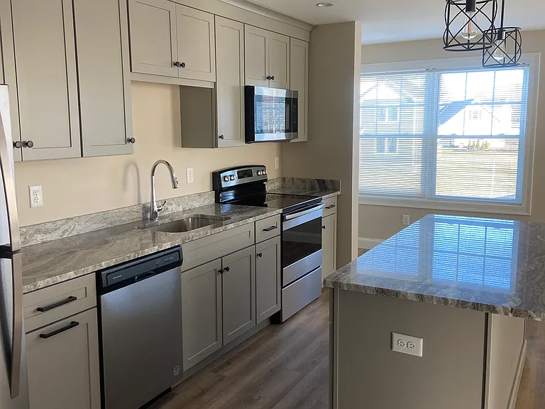 121 Elmaple Dr — Photo 1