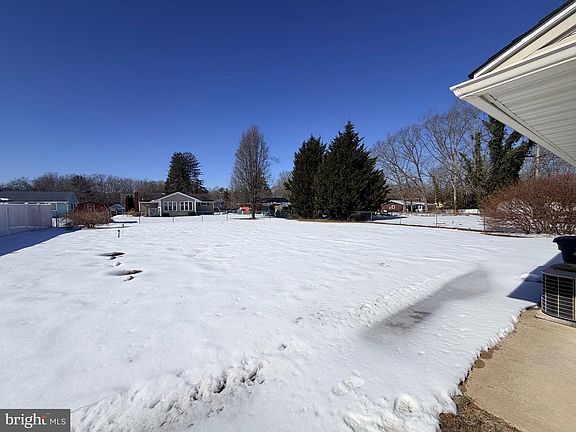 3rd image of 310 Oakwood Dr