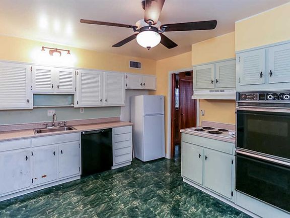 5th image of 4400 Poplar Ave APT 17