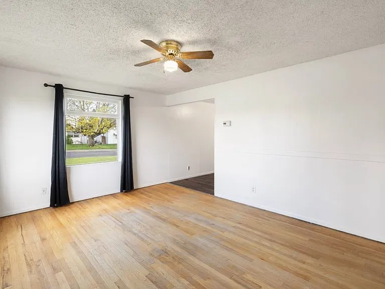 2405 W Columbia Ave — Photo 2