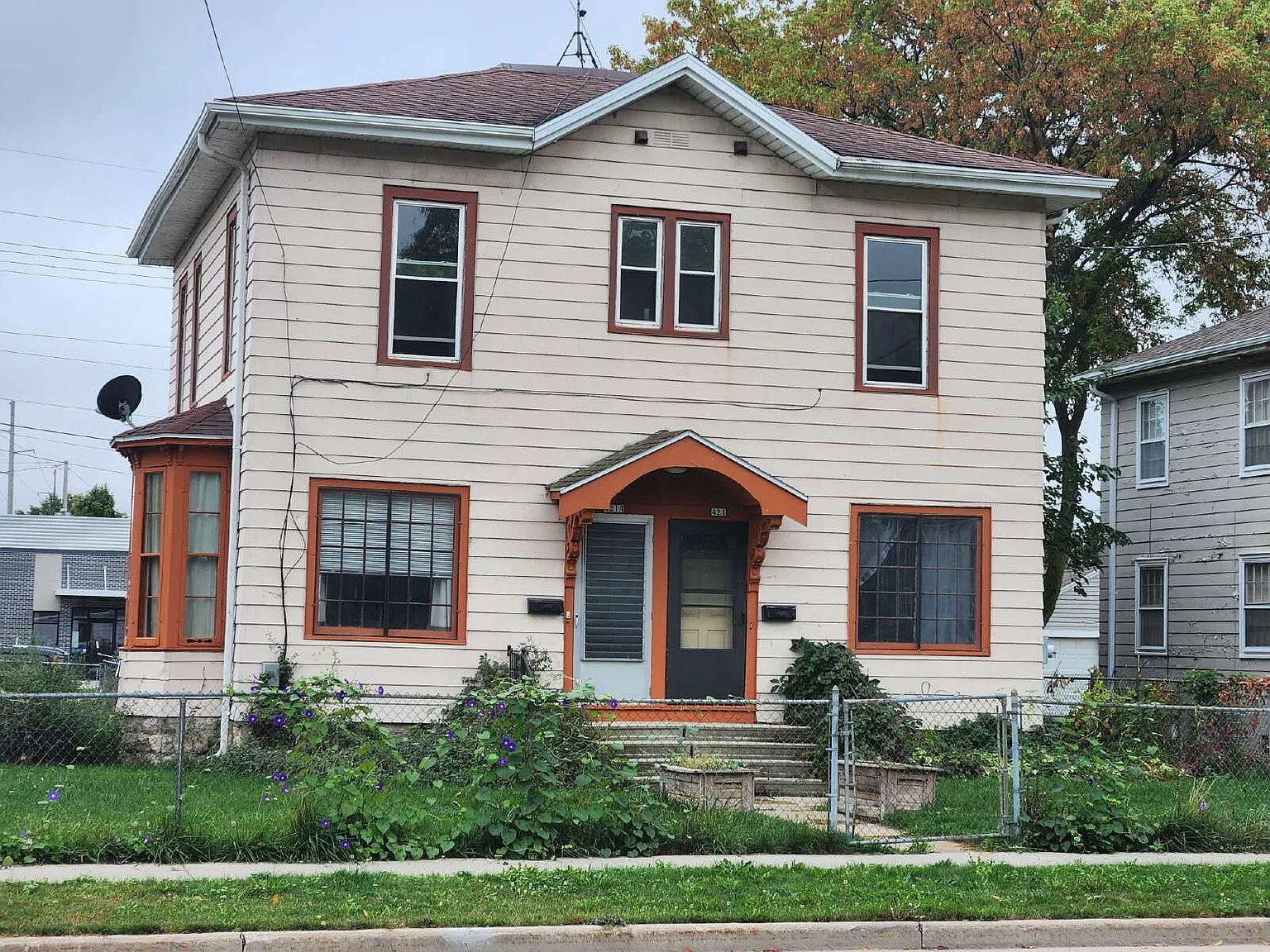 2 bed, 1.0 bath, 1084 sqft, $1,100 — Photo 2