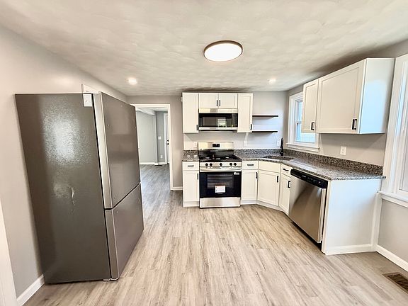3rd image of 9 Rock St #1