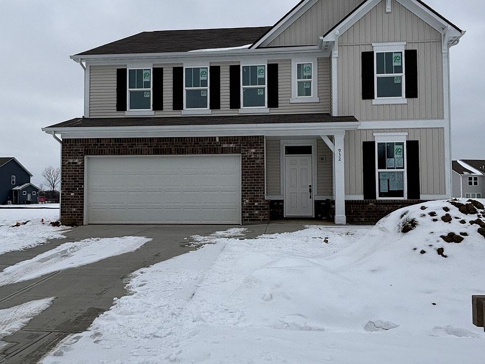 2nd image of 932 Stonehaven Dr E