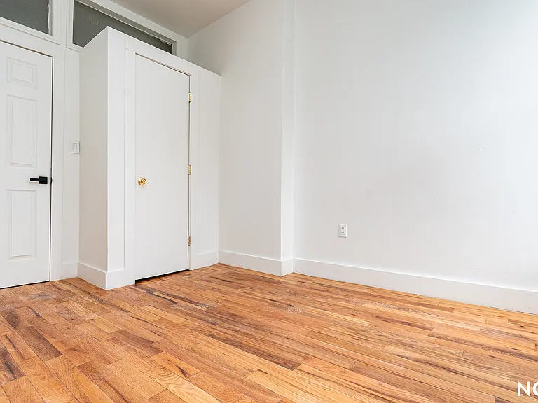 88 Menahan St #3D — Photo 16