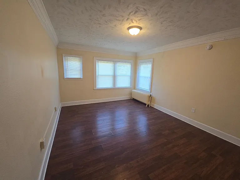 Whitestone Manor Apartments — Photo 15