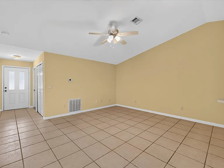 37 Pine Hill Ln #B — Photo 6
