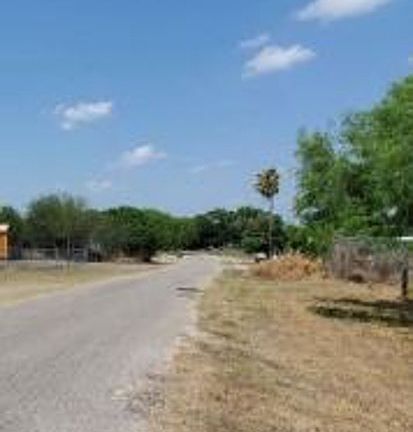 Exterior Neighborhood (street photo)