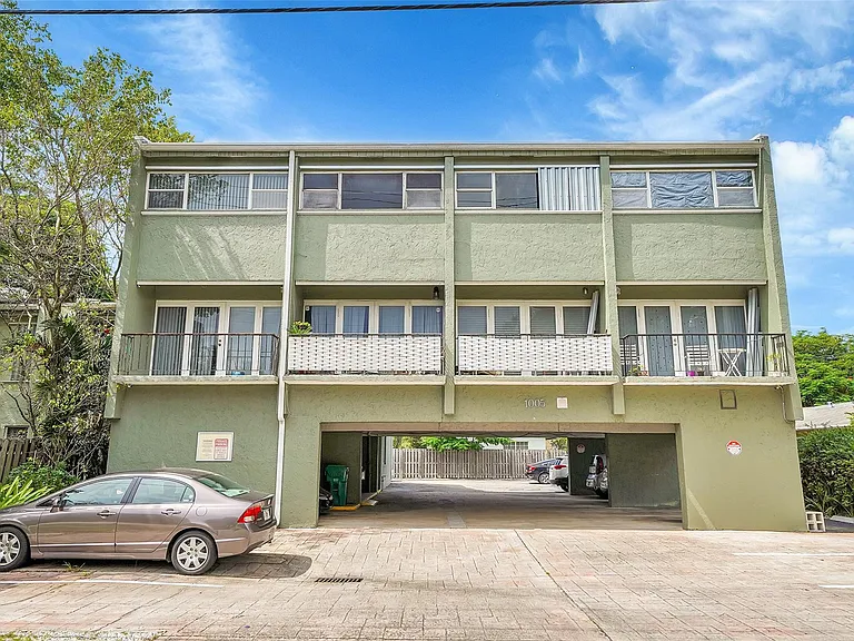 1005 SW 15th Ave #10 — Photo 3