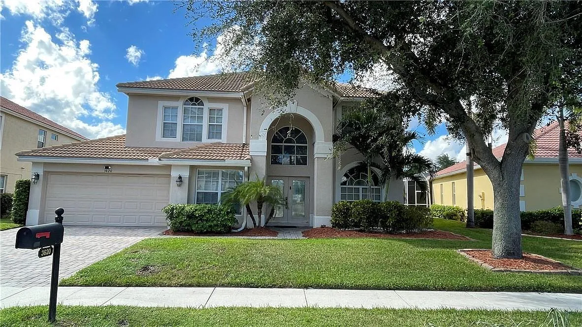 4 bed, 2.5 bath, 2695 sqft, $4,500 — Photo 2