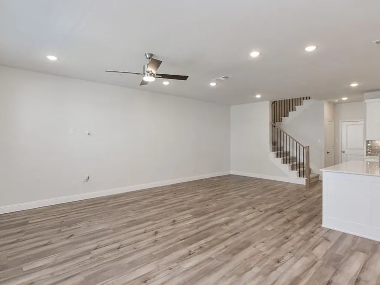 2805 Jacaranda Dr — Photo 7