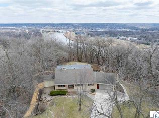 2000 Roe Crest Dr, North Mankato, MN 56003