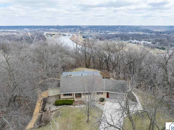 2000 Roe Crest Dr, North Mankato, MN 56003