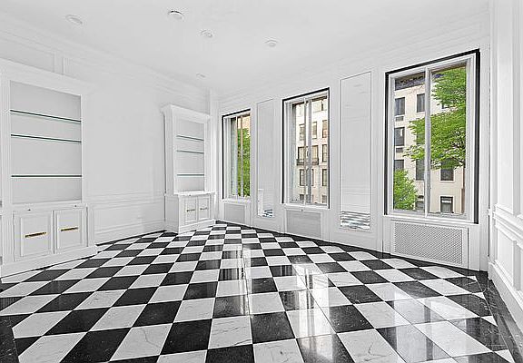 4th image of 126 E 61st St #B