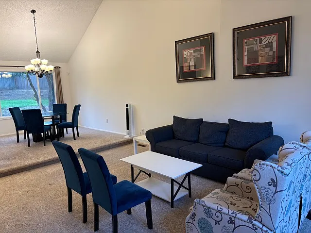 4 bed, 2.5 bath, 2070 sqft, $5,000 — Photo 2