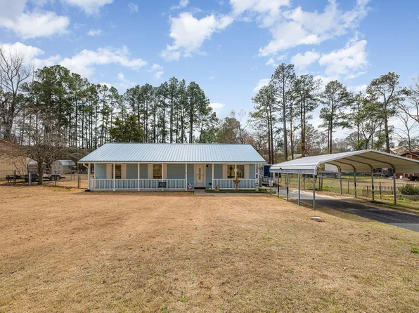 44 Longview Pl, Spring Lake, NC 28390
