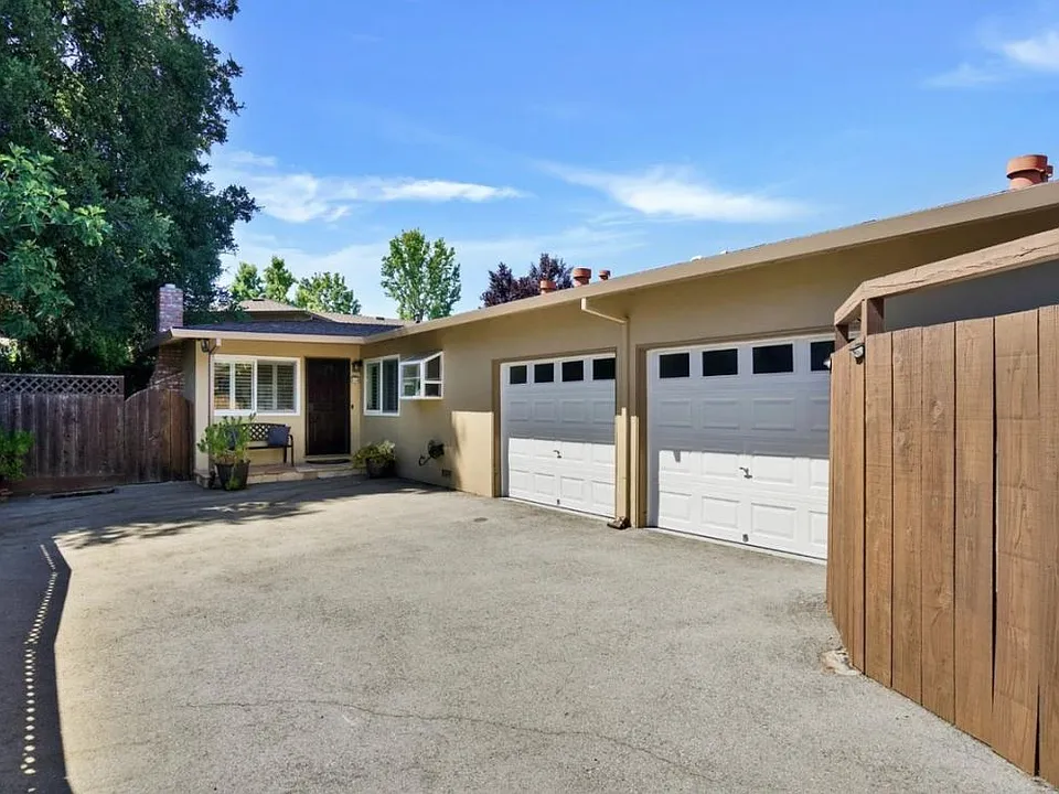 124 Oakwood Dr