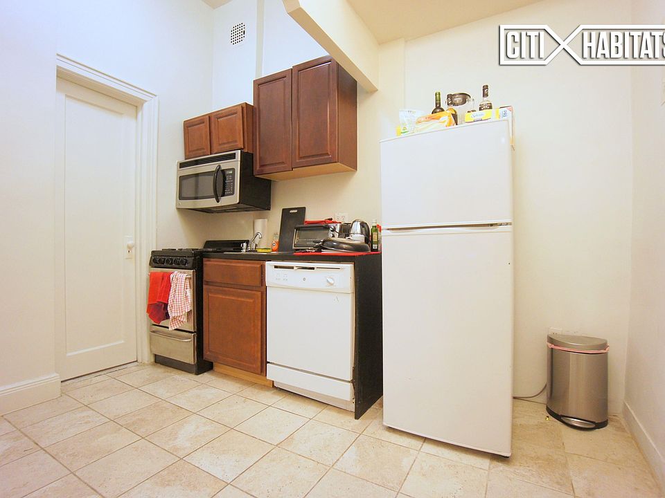 2nd image of 325 W 57th St APT 4B