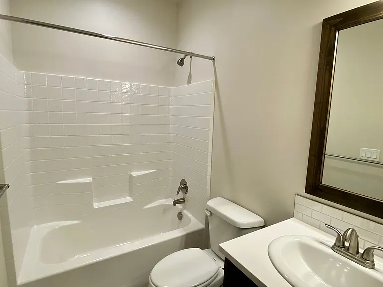 2633 N Bird St — Photo 17