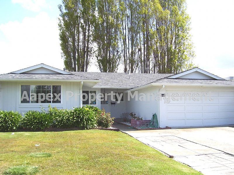1st image of 32419 Lois Way