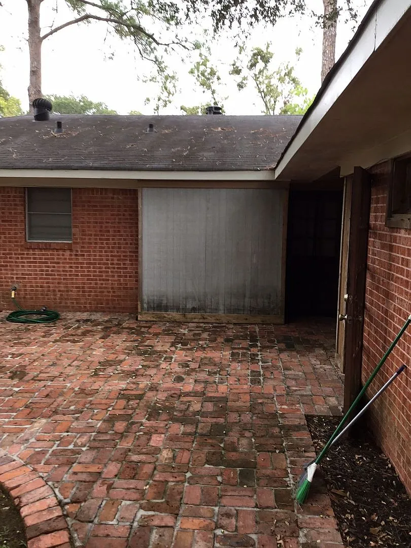Very Nice Broadmoor Terrace Home-3 Bedroom 2 Bathroom-Large Corner Lot — Photo 3