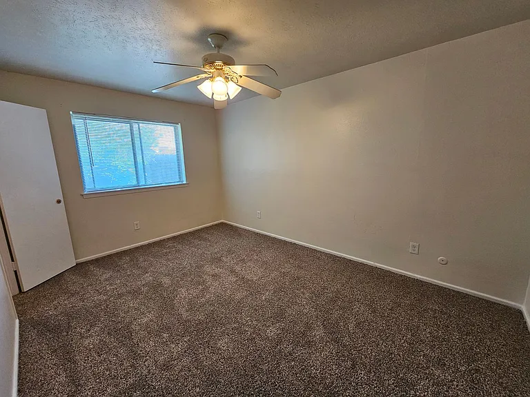 1302 Berkeley Dr — Photo 27