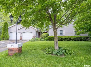231 Indian Creek Dr, Pekin, IL 61554