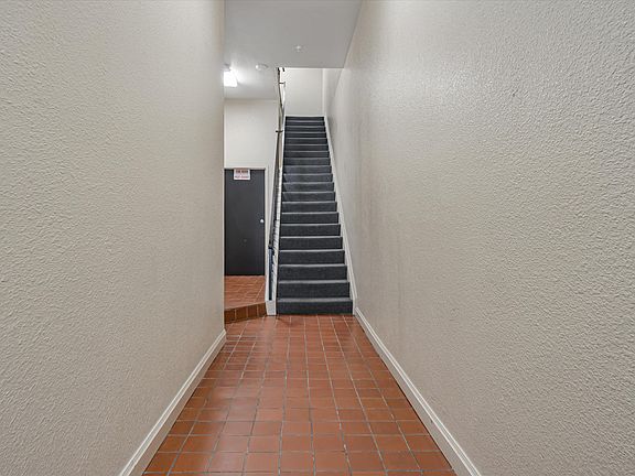 3rd image of 338 Fillmore St APT 6