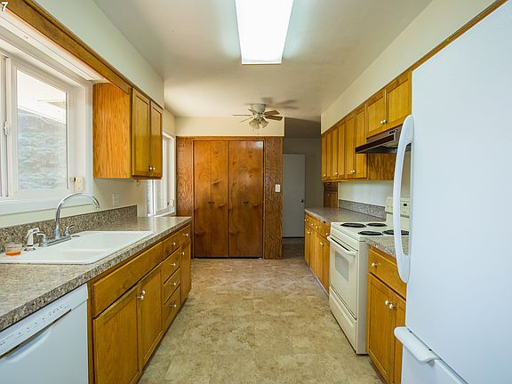 5th image of 4613 NE 54th Ave