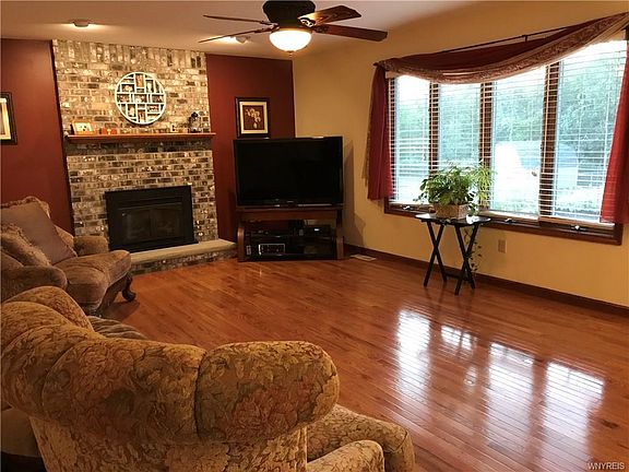 4th image of 412 Carrollwood Dr
