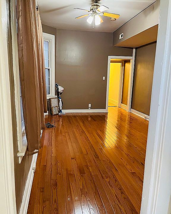 Living room, hardwood ‘22