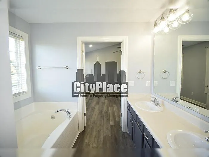 4440 Valley Trace Dr — Photo 32