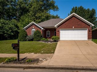 1726 Sterling Oaks Dr, Sellersburg, IN 47172